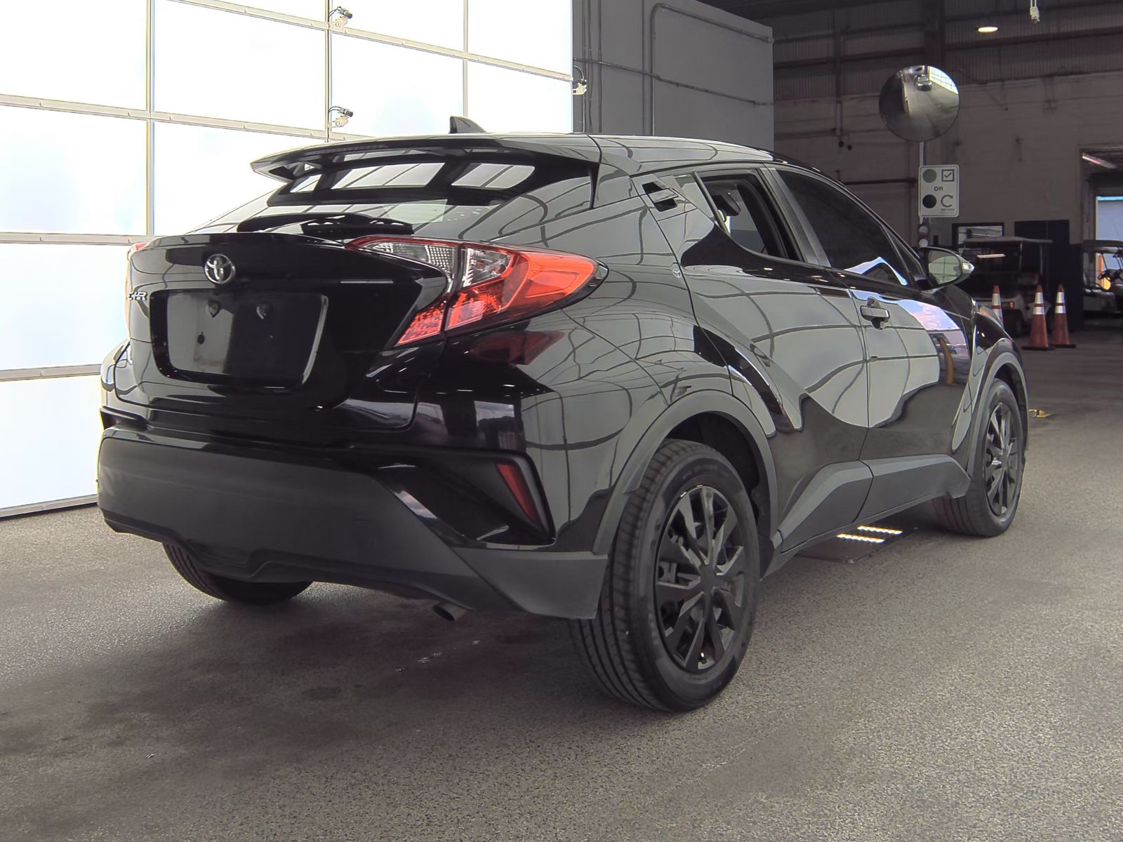 2021 Toyota C-HR LE FWD