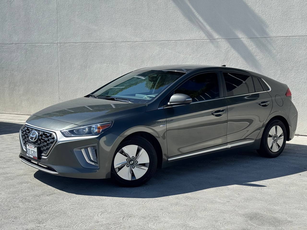 2020 Hyundai Ioniq Hybrid SE FWD
