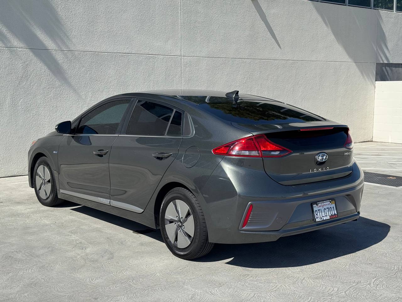 2020 Hyundai Ioniq Hybrid SE FWD