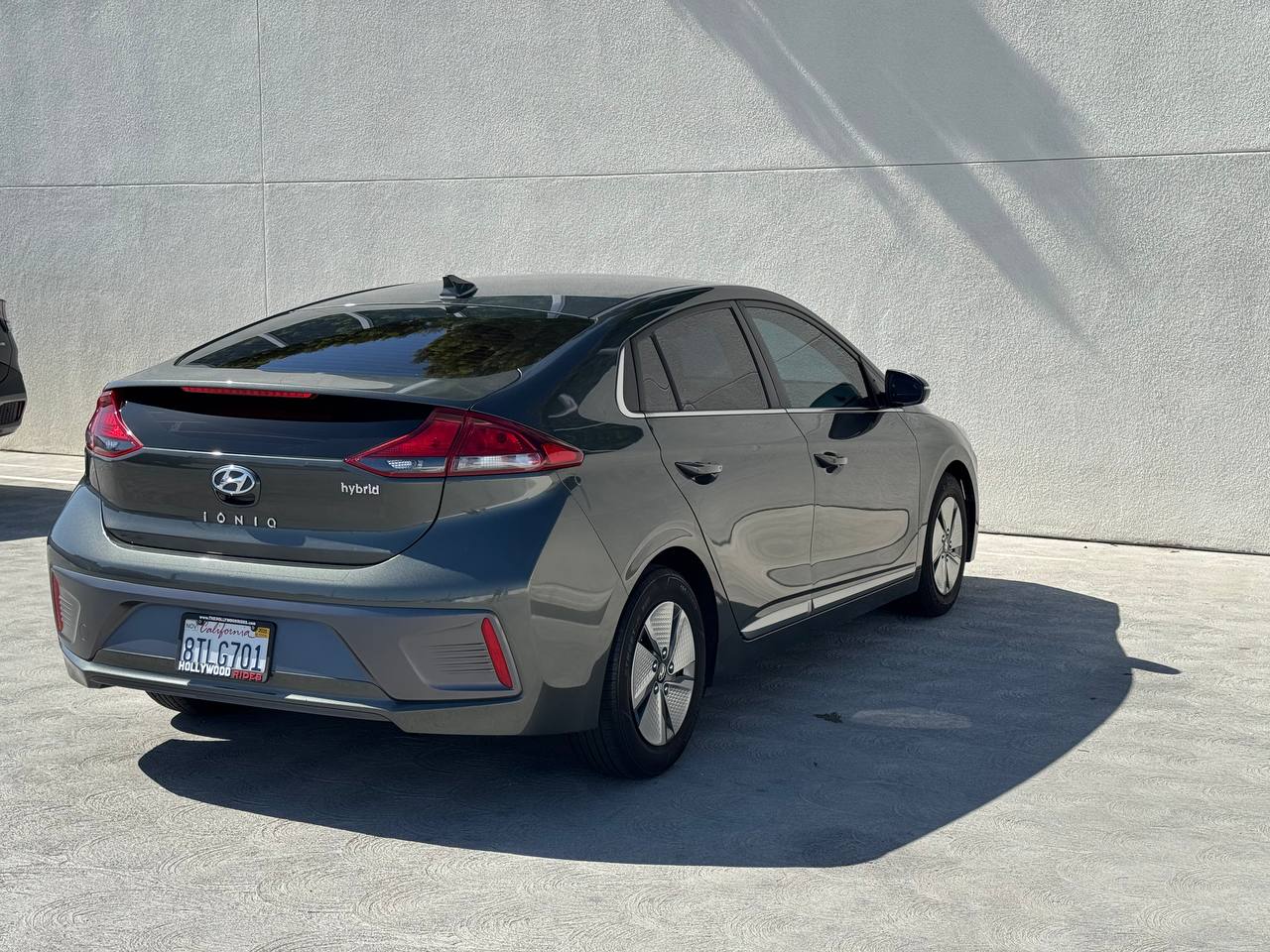 2020 Hyundai Ioniq Hybrid SE FWD