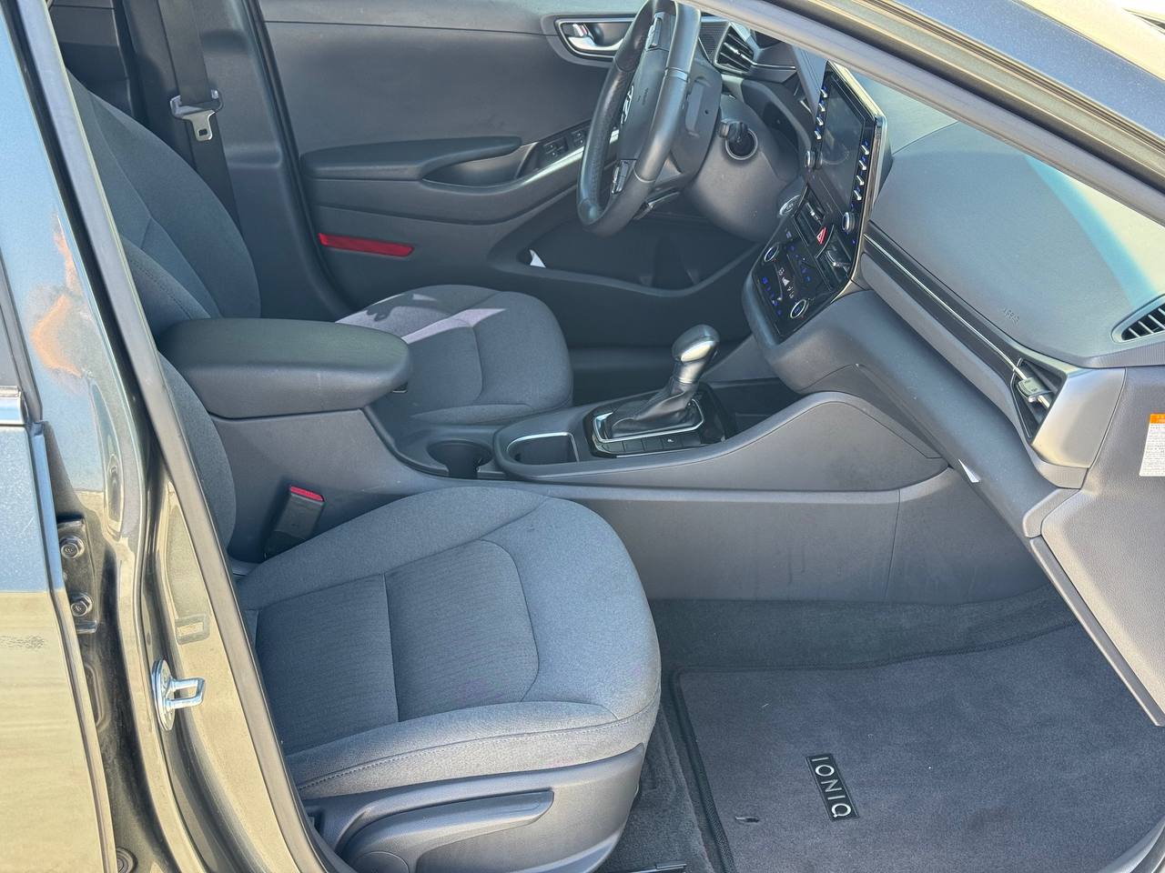 2020 Hyundai Ioniq Hybrid SE FWD