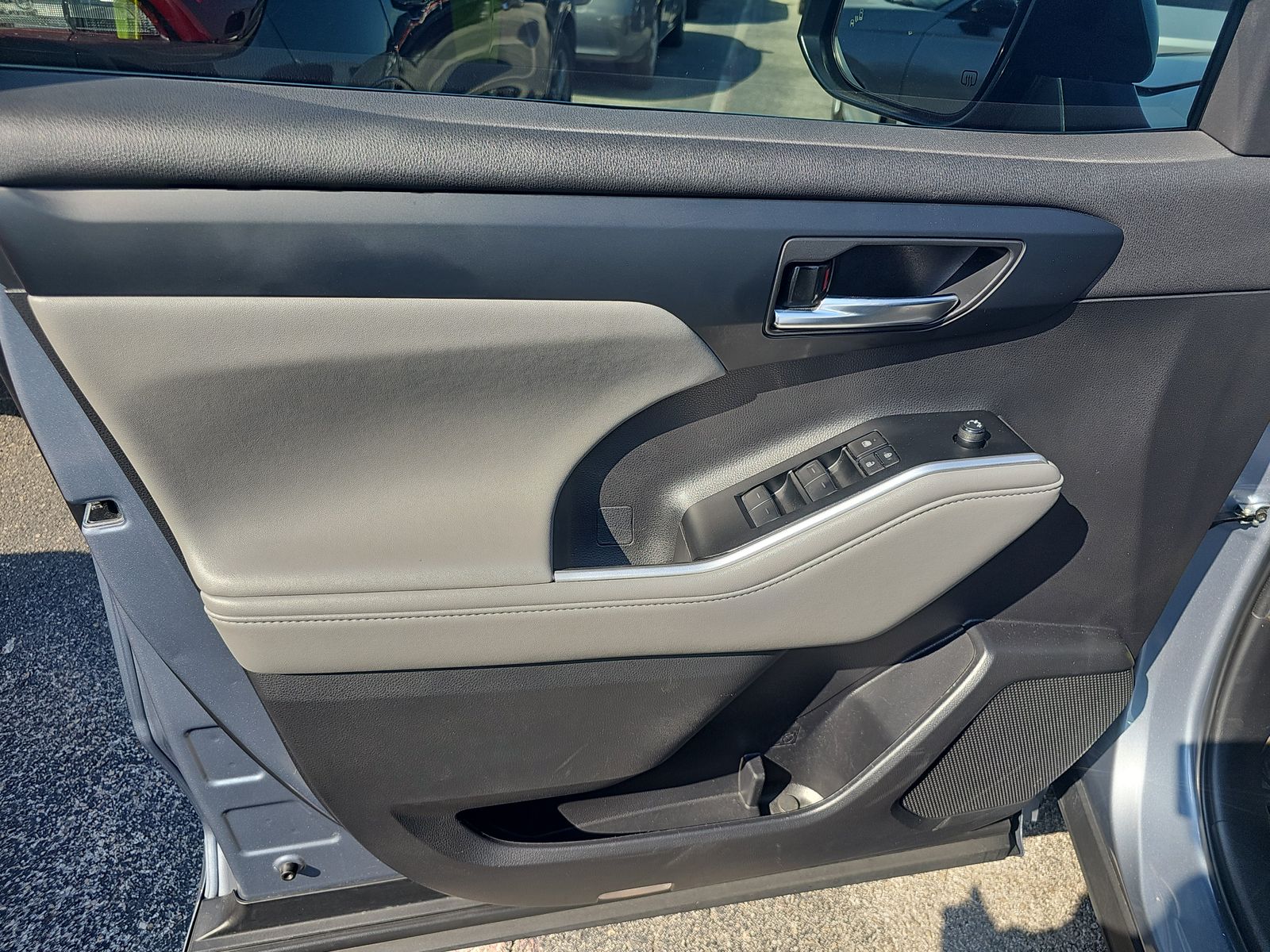 2023 Toyota Highlander XLE FWD