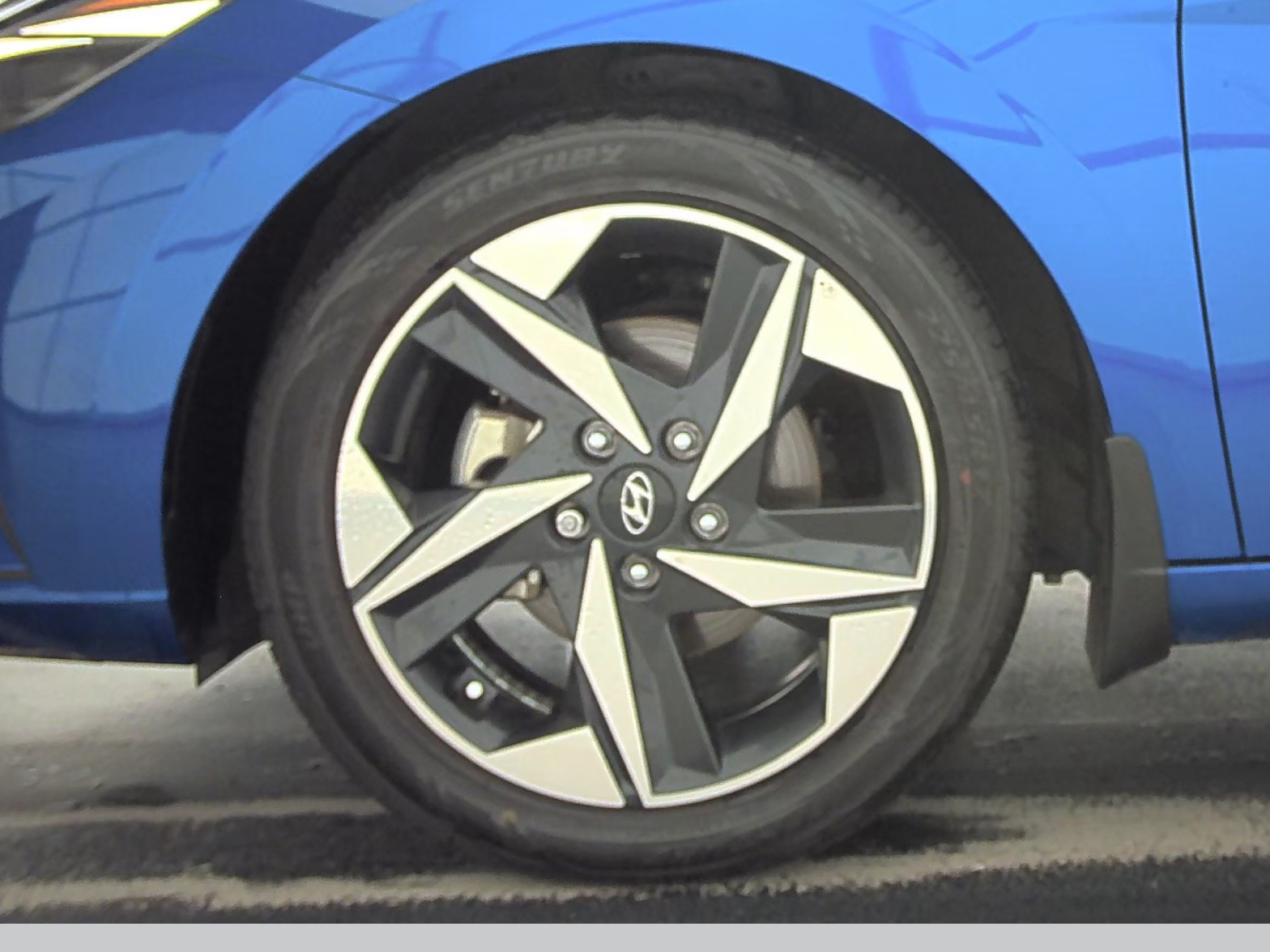 2023 Hyundai Elantra SEL FWD