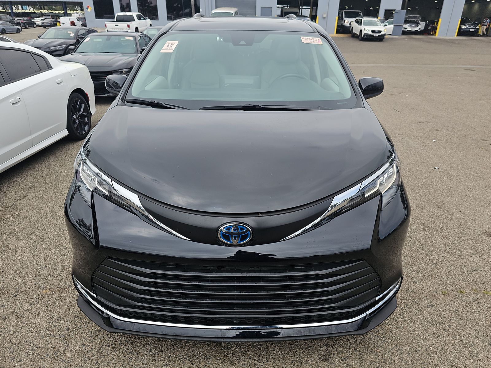 2023 Toyota Sienna XLE FWD