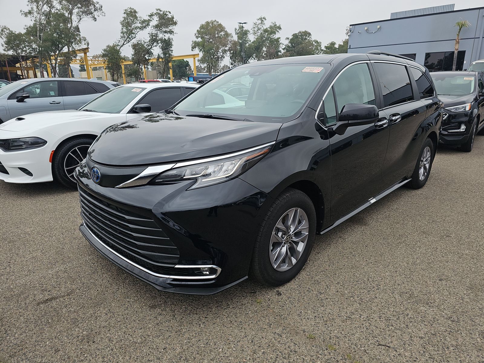 2023 Toyota Sienna XLE FWD