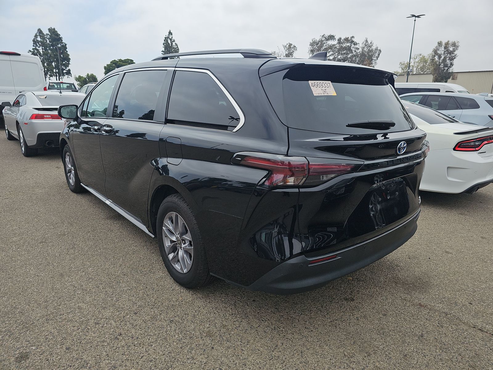 2023 Toyota Sienna XLE FWD