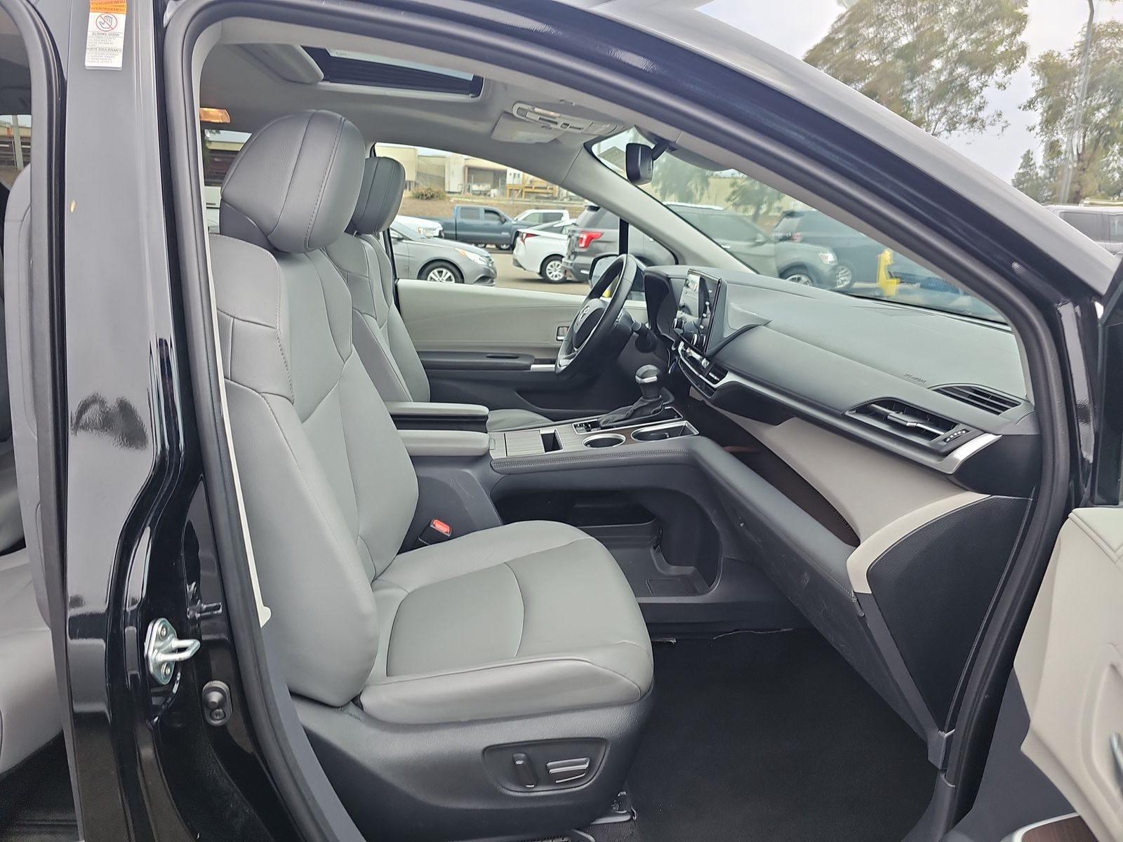 2023 Toyota Sienna XLE FWD