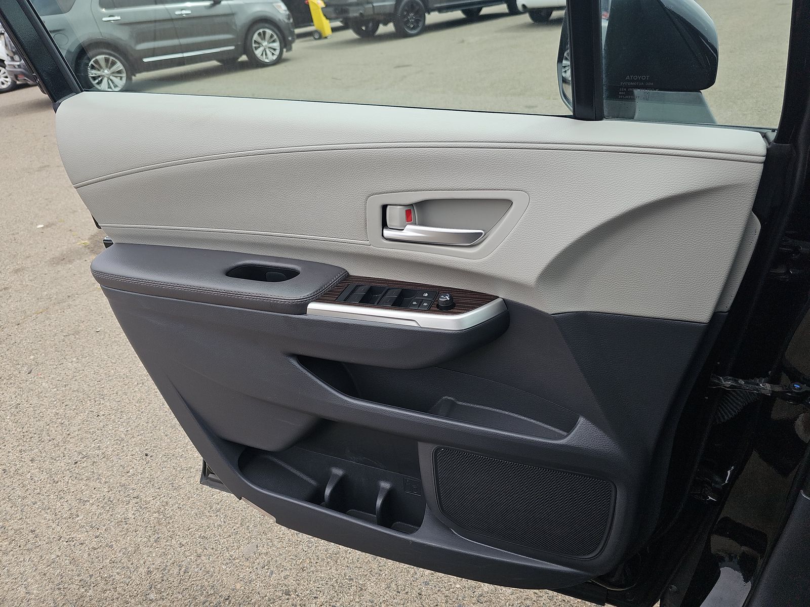 2023 Toyota Sienna XLE FWD