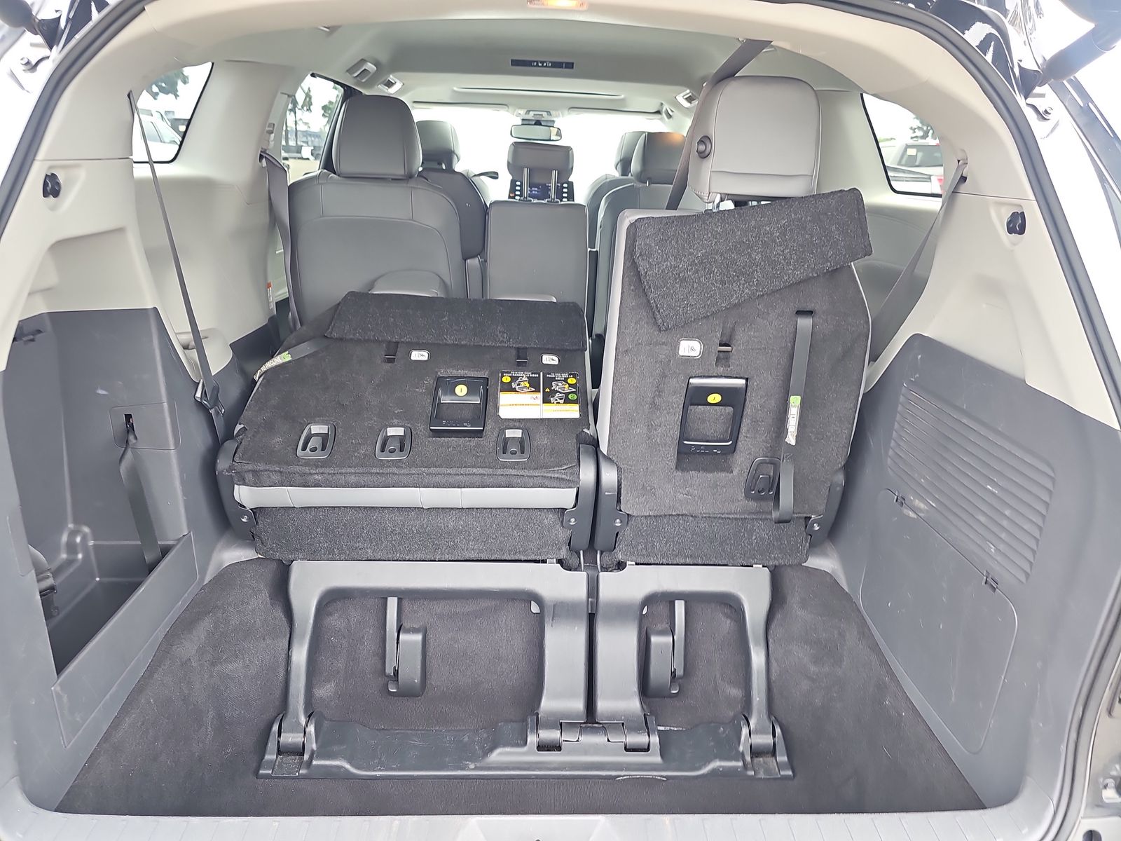 2023 Toyota Sienna XLE FWD