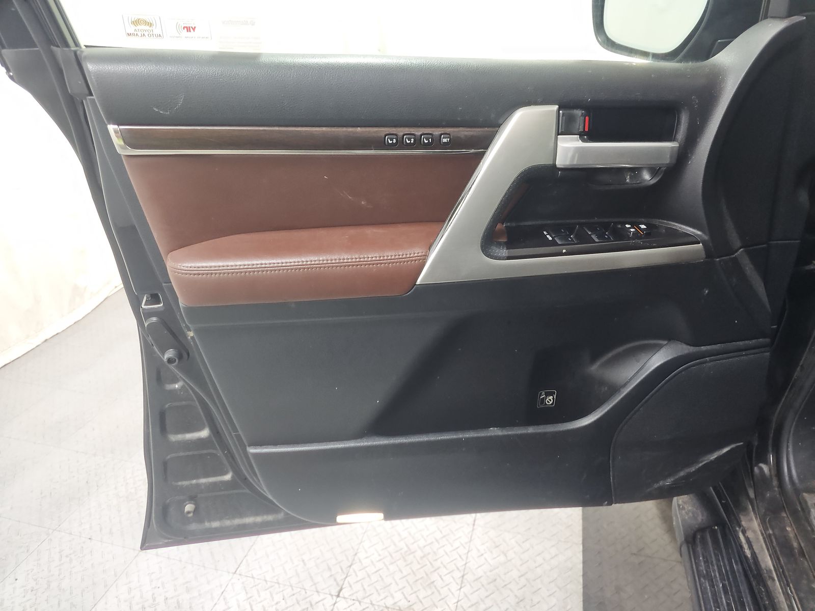 2018 Toyota Land Cruiser Base AWD