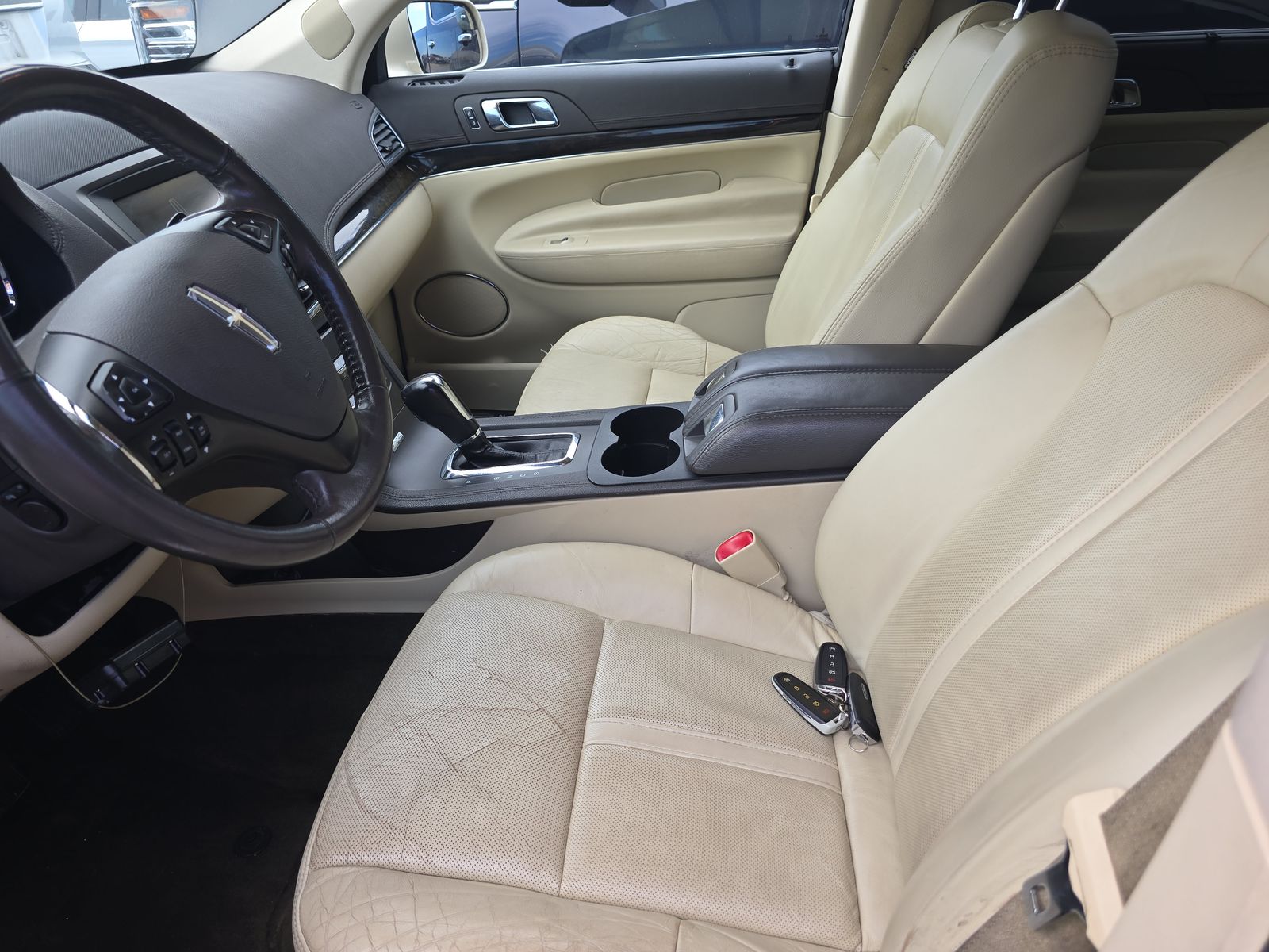 2014 Lincoln MKT Base FWD