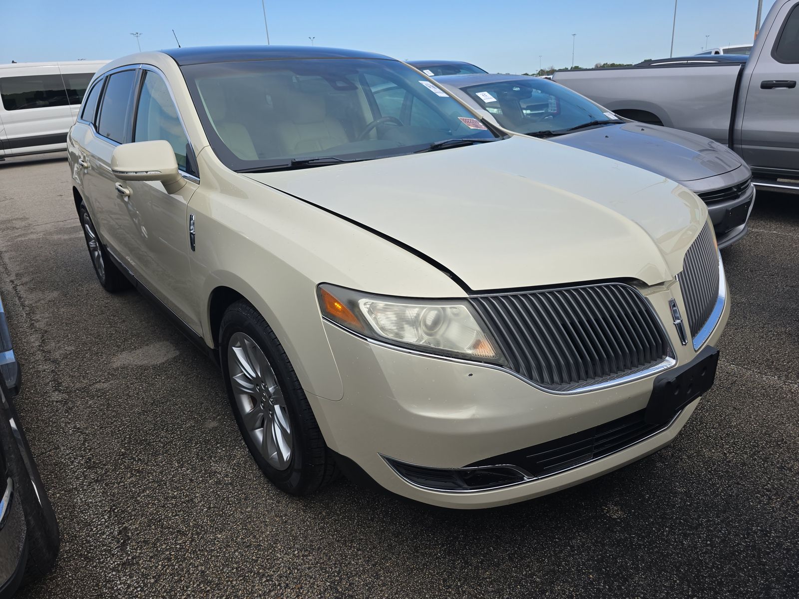 2014 Lincoln MKT Base FWD