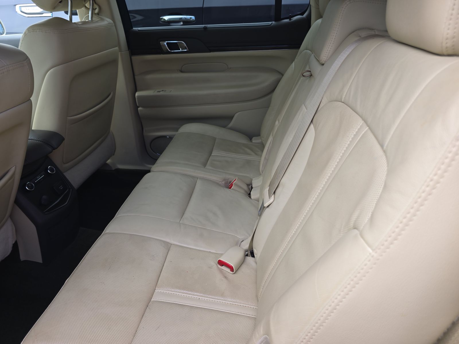 2014 Lincoln MKT Base FWD