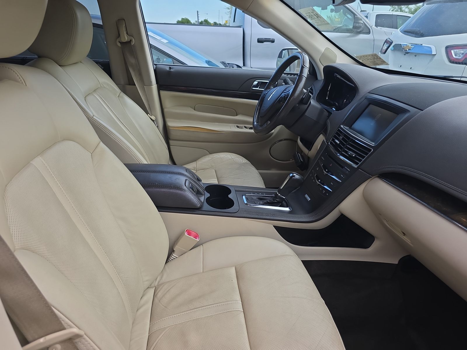 2014 Lincoln MKT Base FWD