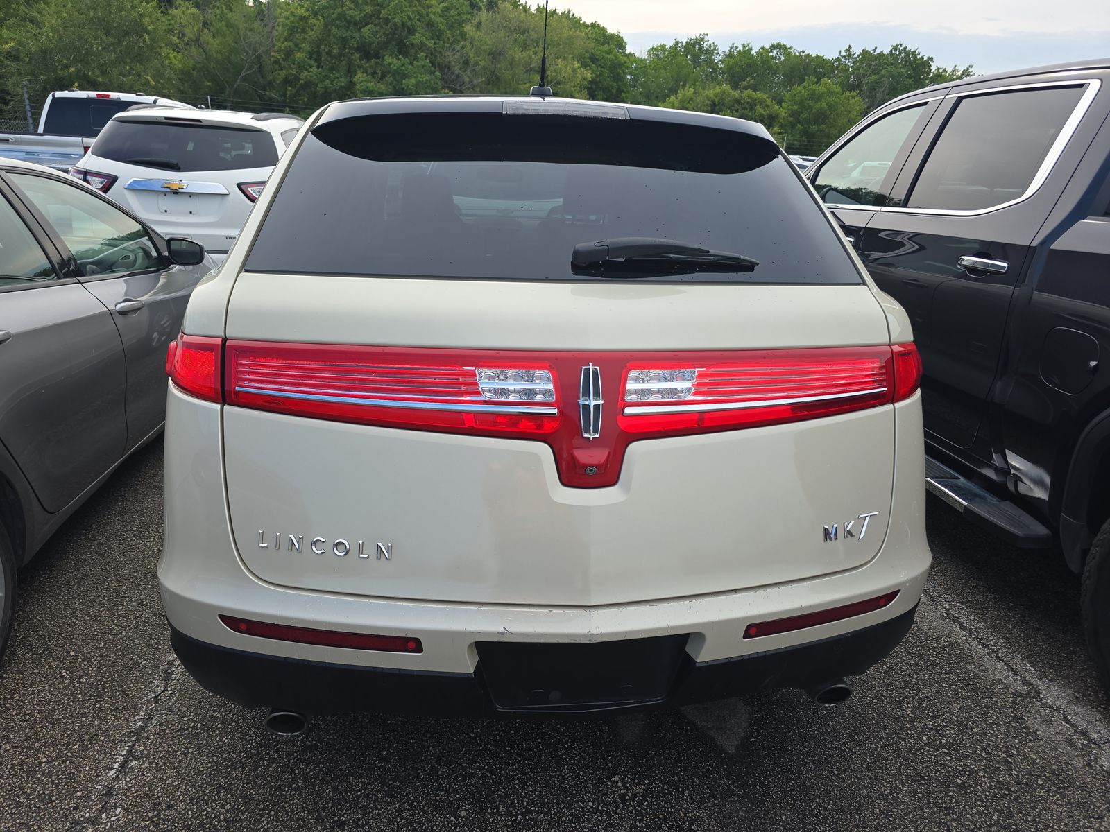 2014 Lincoln MKT Base FWD