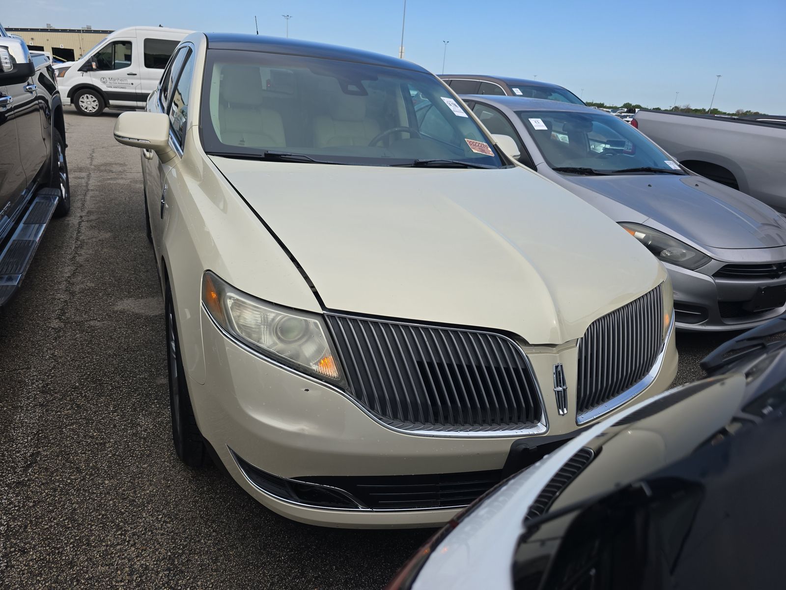 2014 Lincoln MKT Base FWD