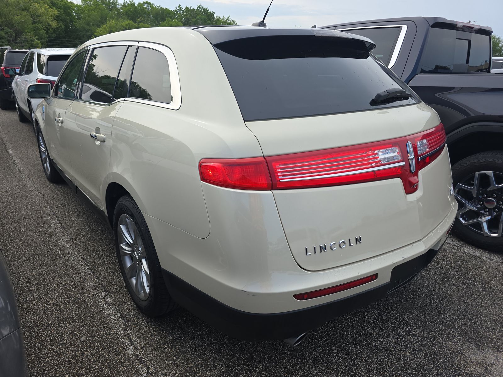 2014 Lincoln MKT Base FWD