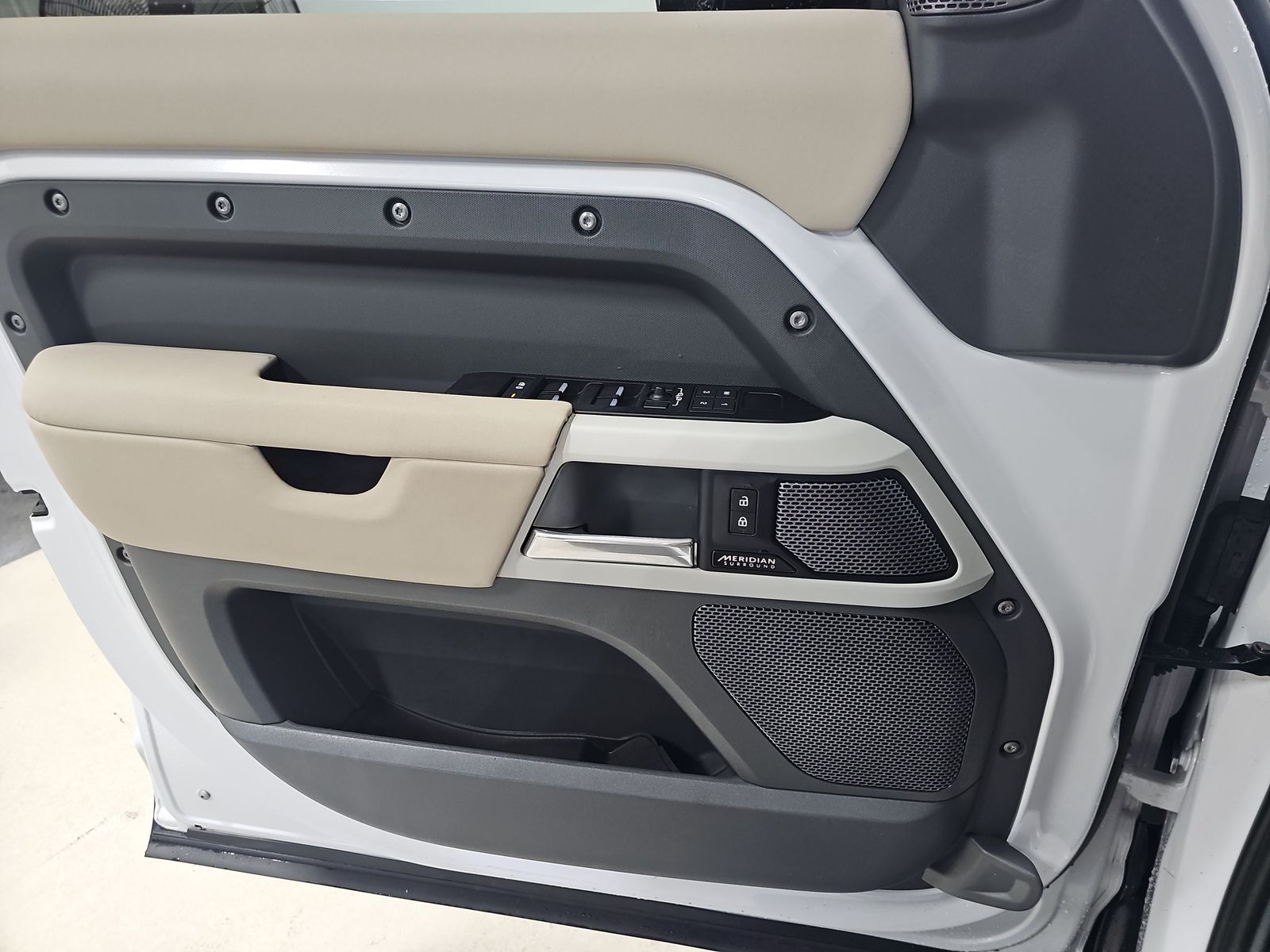 2023 Land Rover Defender 110 X-Dynamic SE AWD