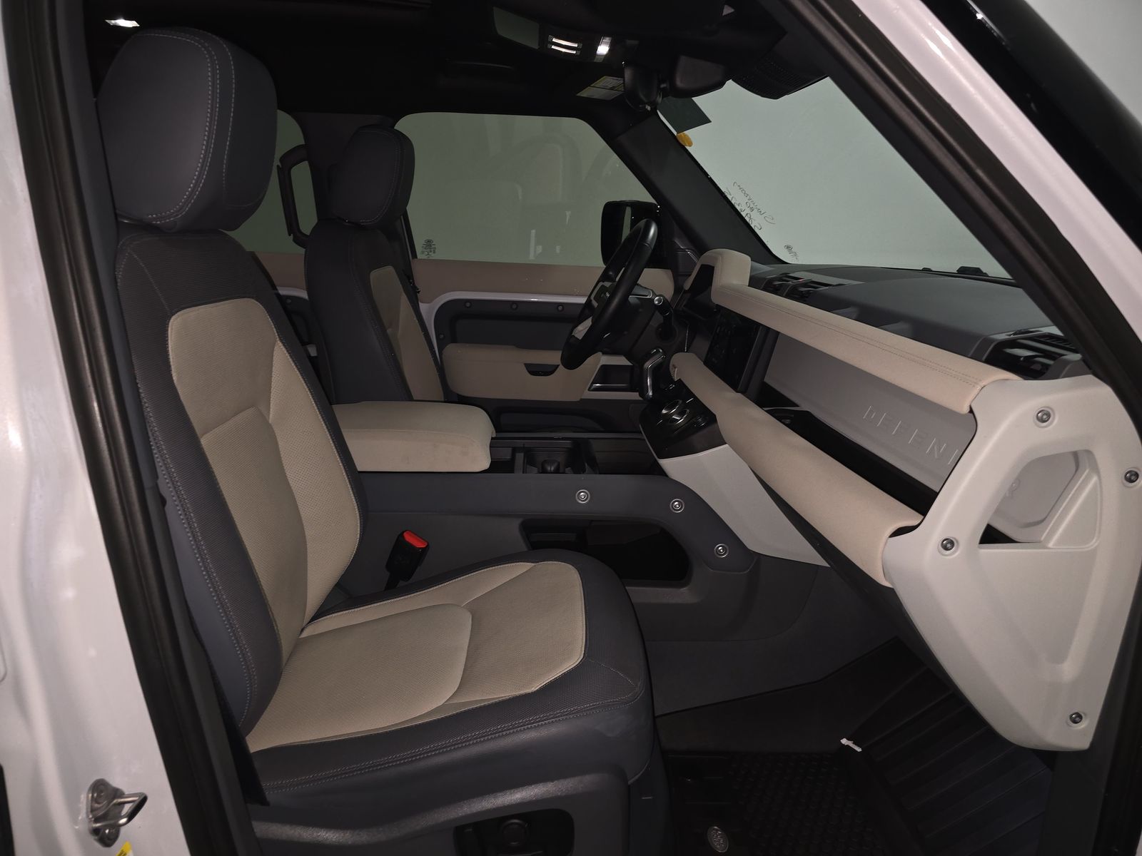 2023 Land Rover Defender 110 X-Dynamic SE AWD