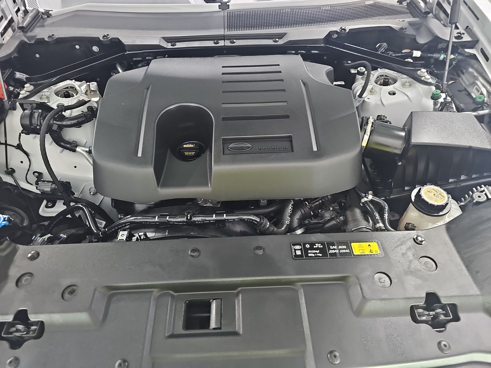 2023 Land Rover Defender 110 X-Dynamic SE AWD