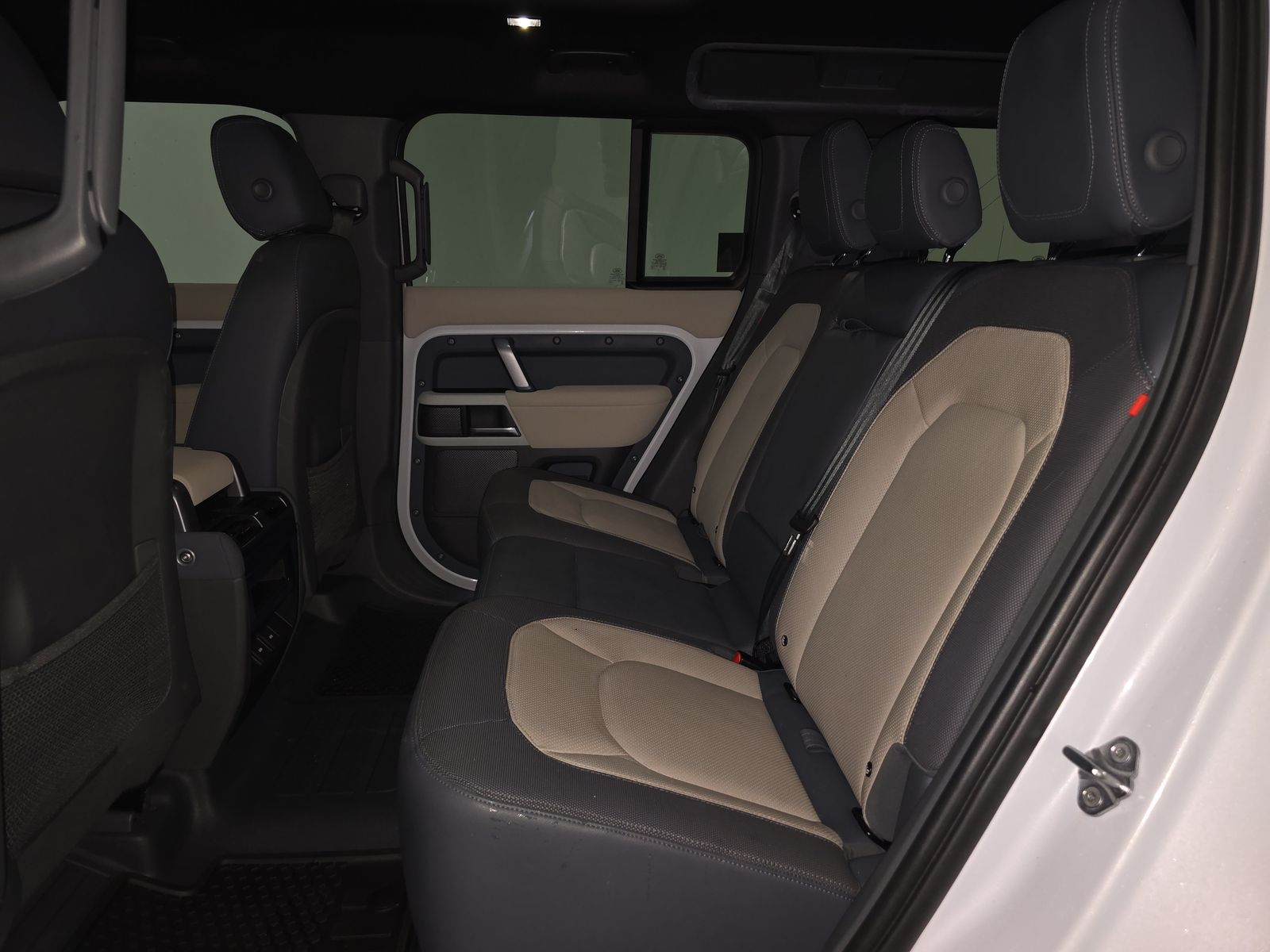 2023 Land Rover Defender 110 X-Dynamic SE AWD