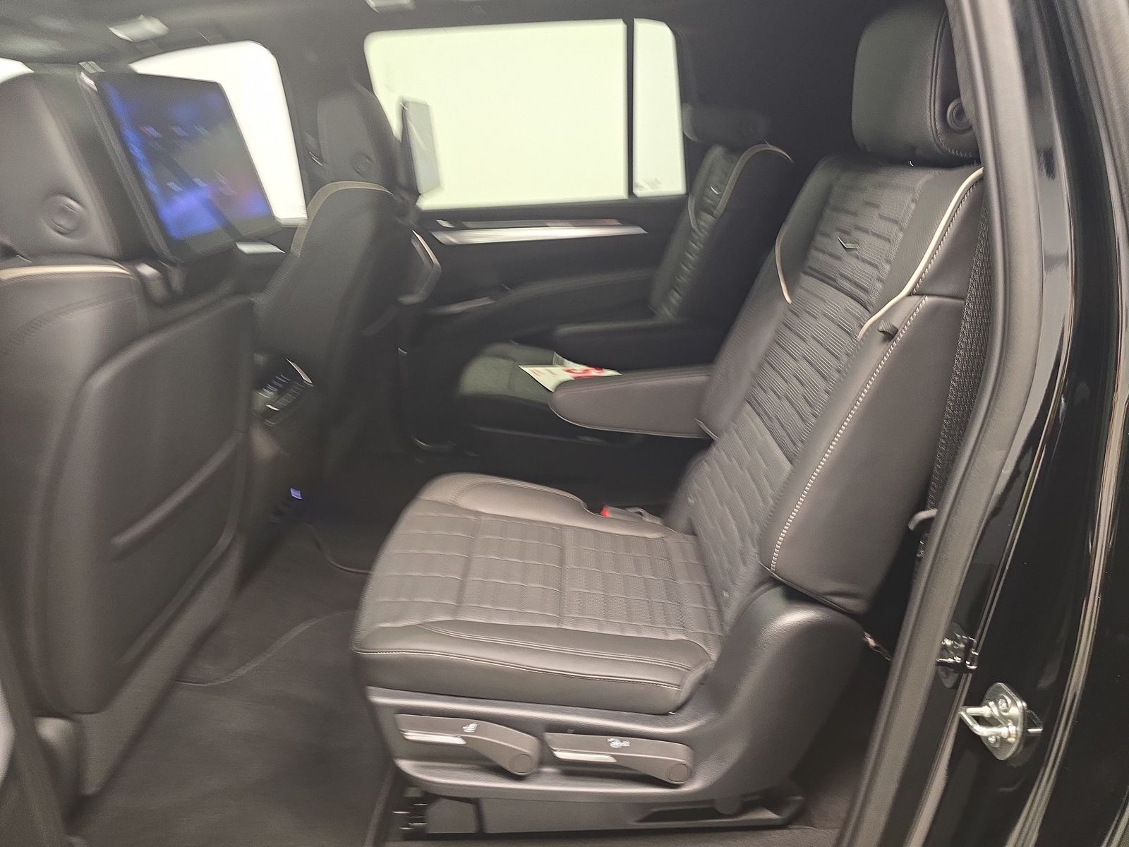 2025 Cadillac Escalade ESV V-Series AWD