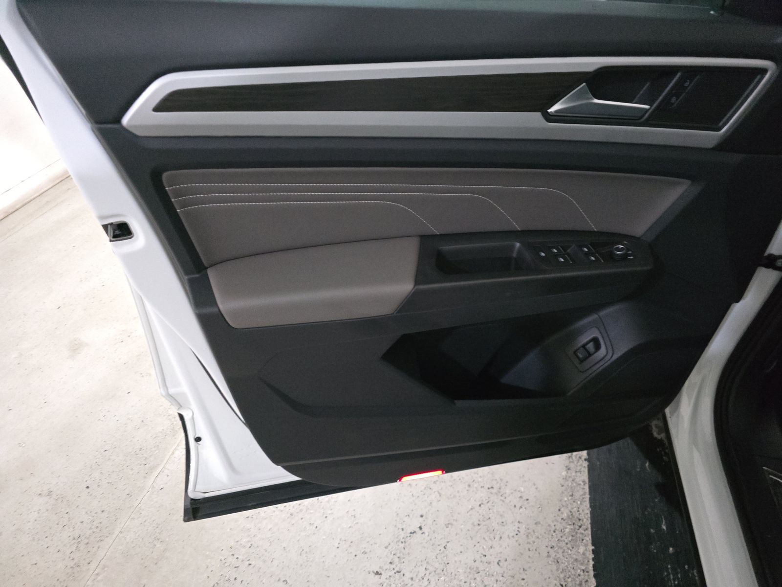 2023 Volkswagen Atlas 2.0T SE FWD