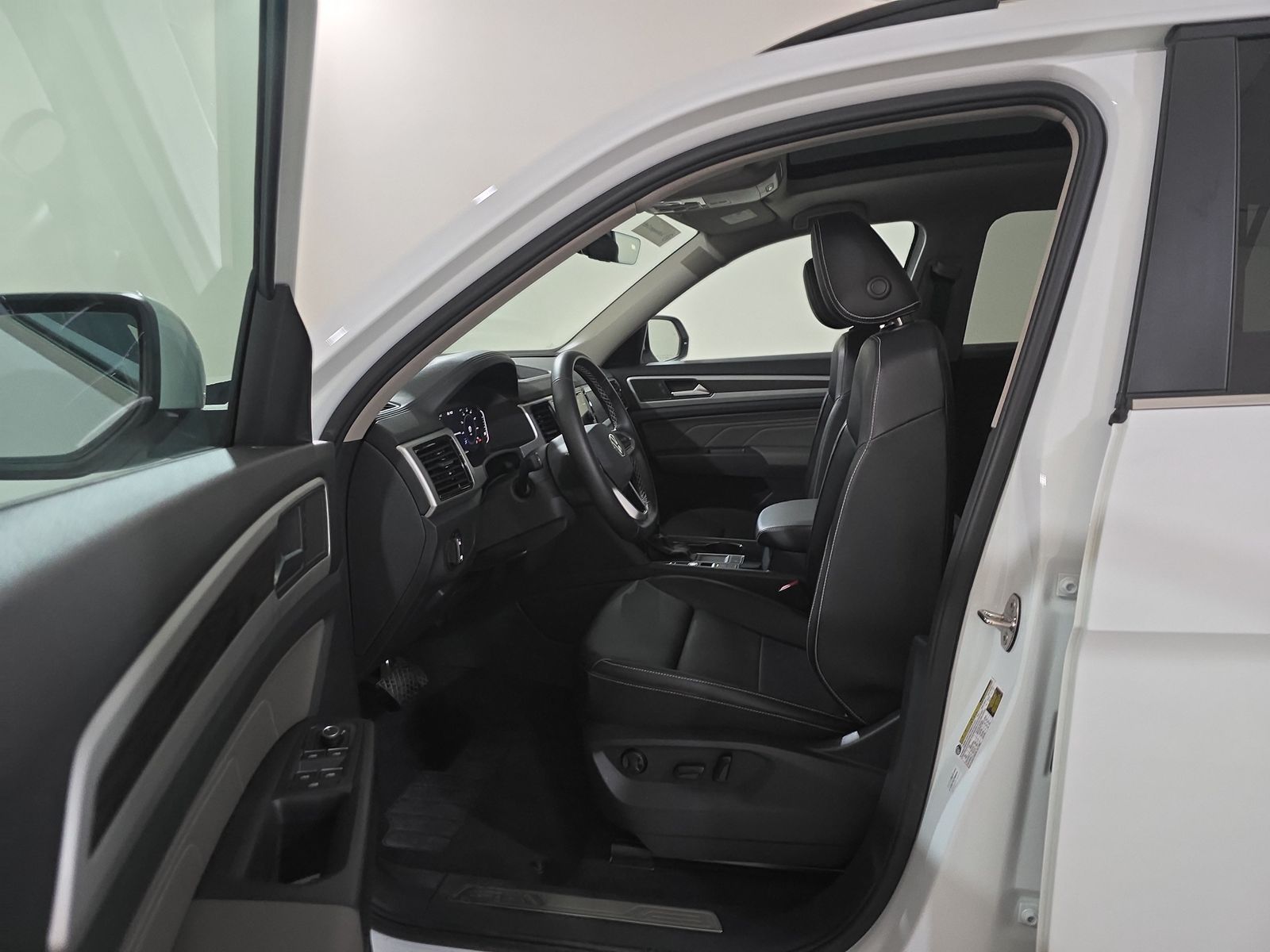 2023 Volkswagen Atlas 2.0T SE FWD