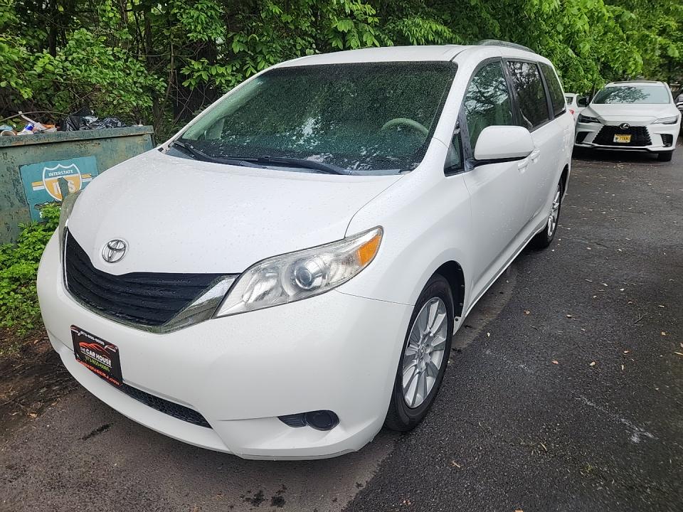 2011 Toyota Sienna LE AWD