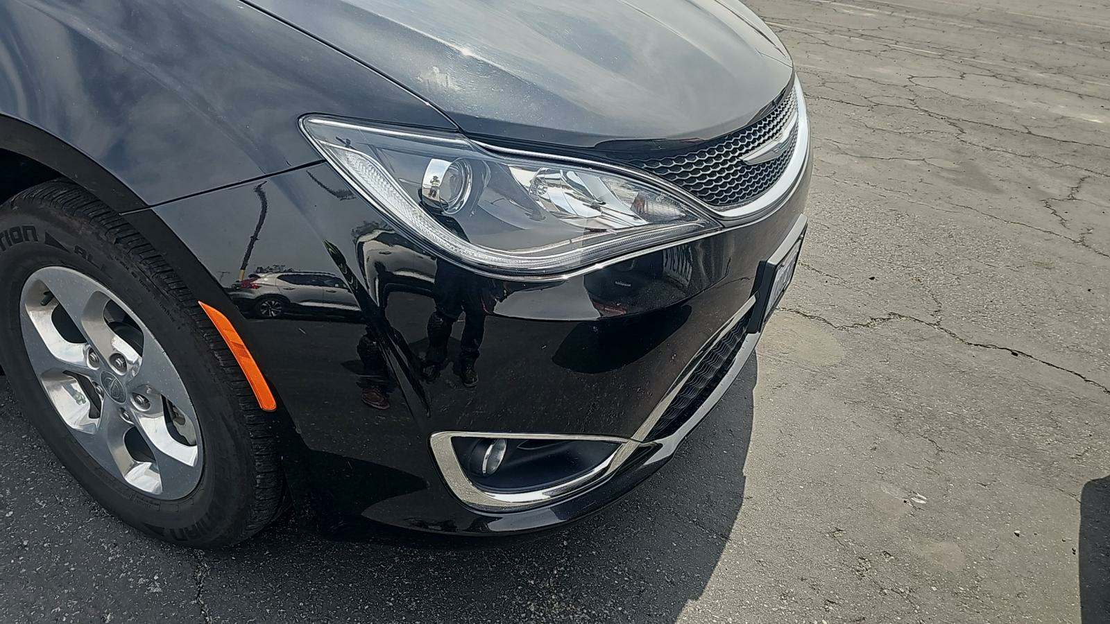 2020 Chrysler Pacifica Hybrid Touring L FWD