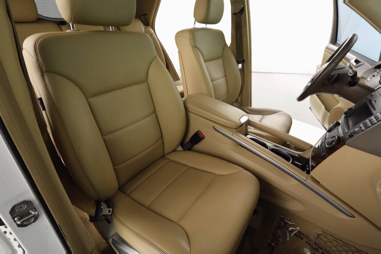 Mercedes-Benz ML 550 снимка Mercedes-Benz ML 550