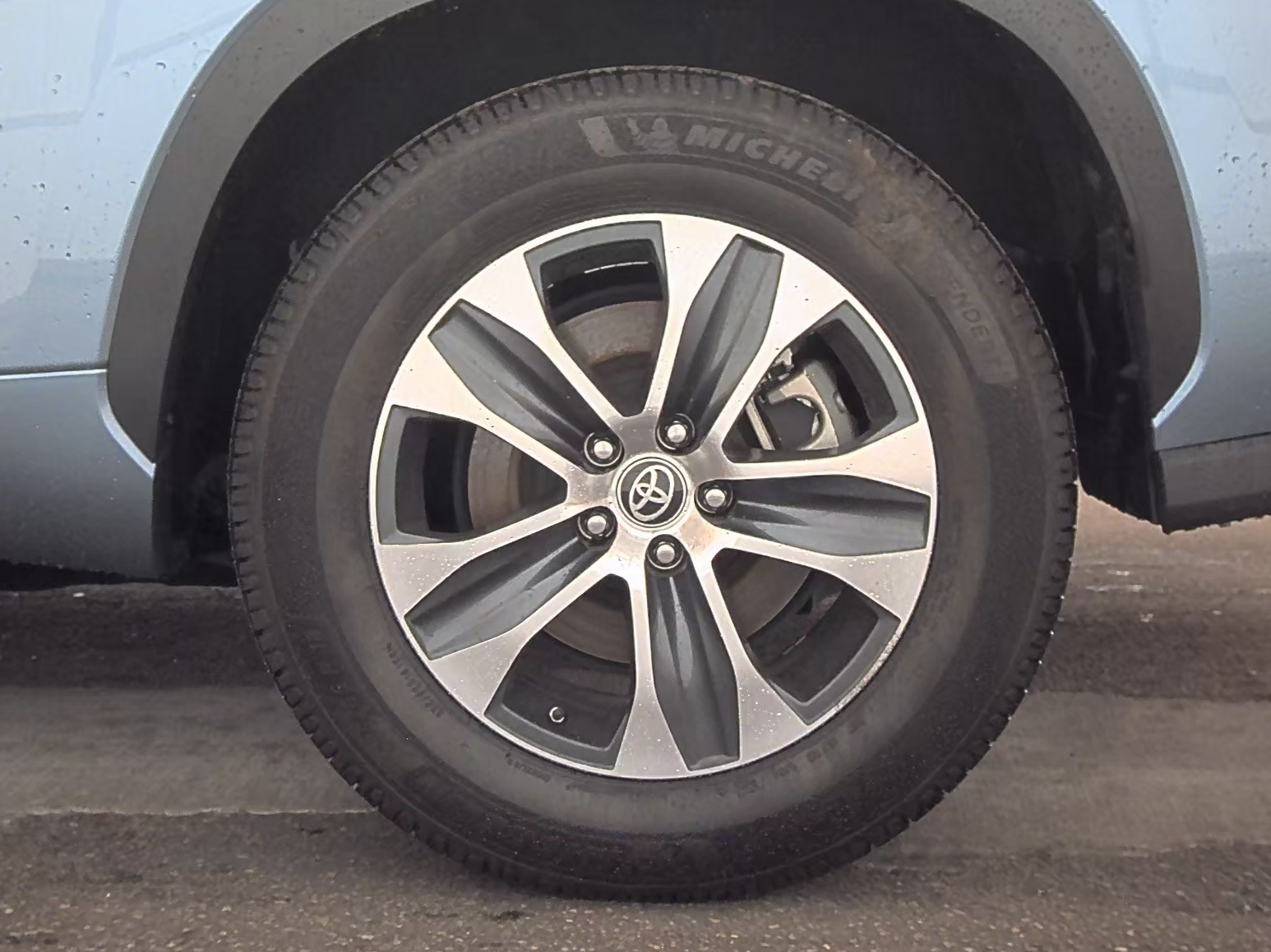 2023 Toyota Highlander XLE FWD