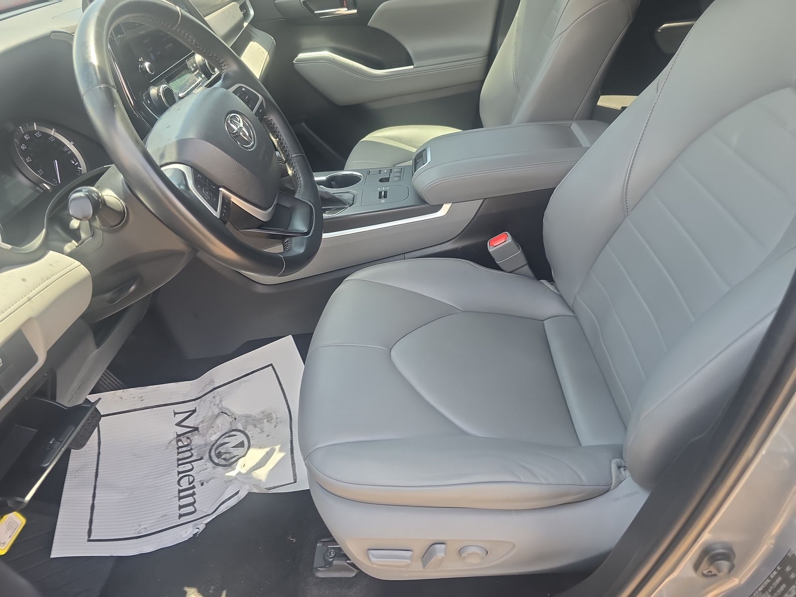 2023 Toyota Highlander XLE FWD