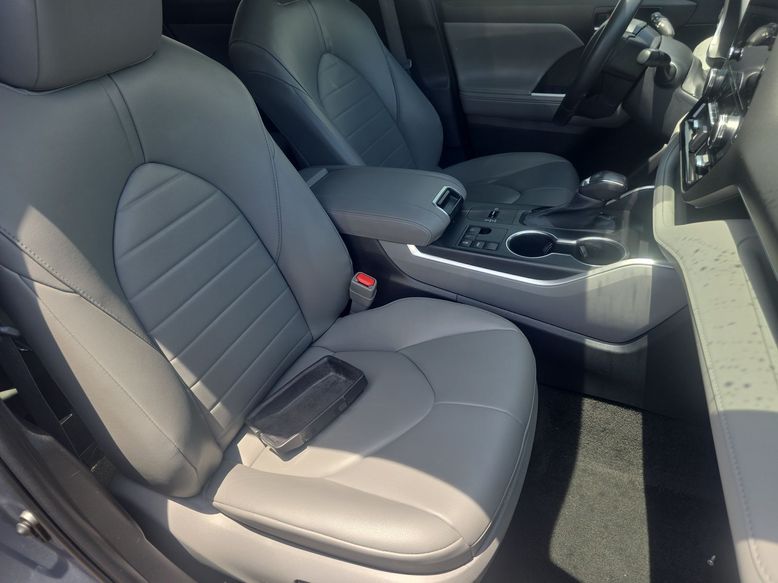 2023 Toyota Highlander XLE FWD