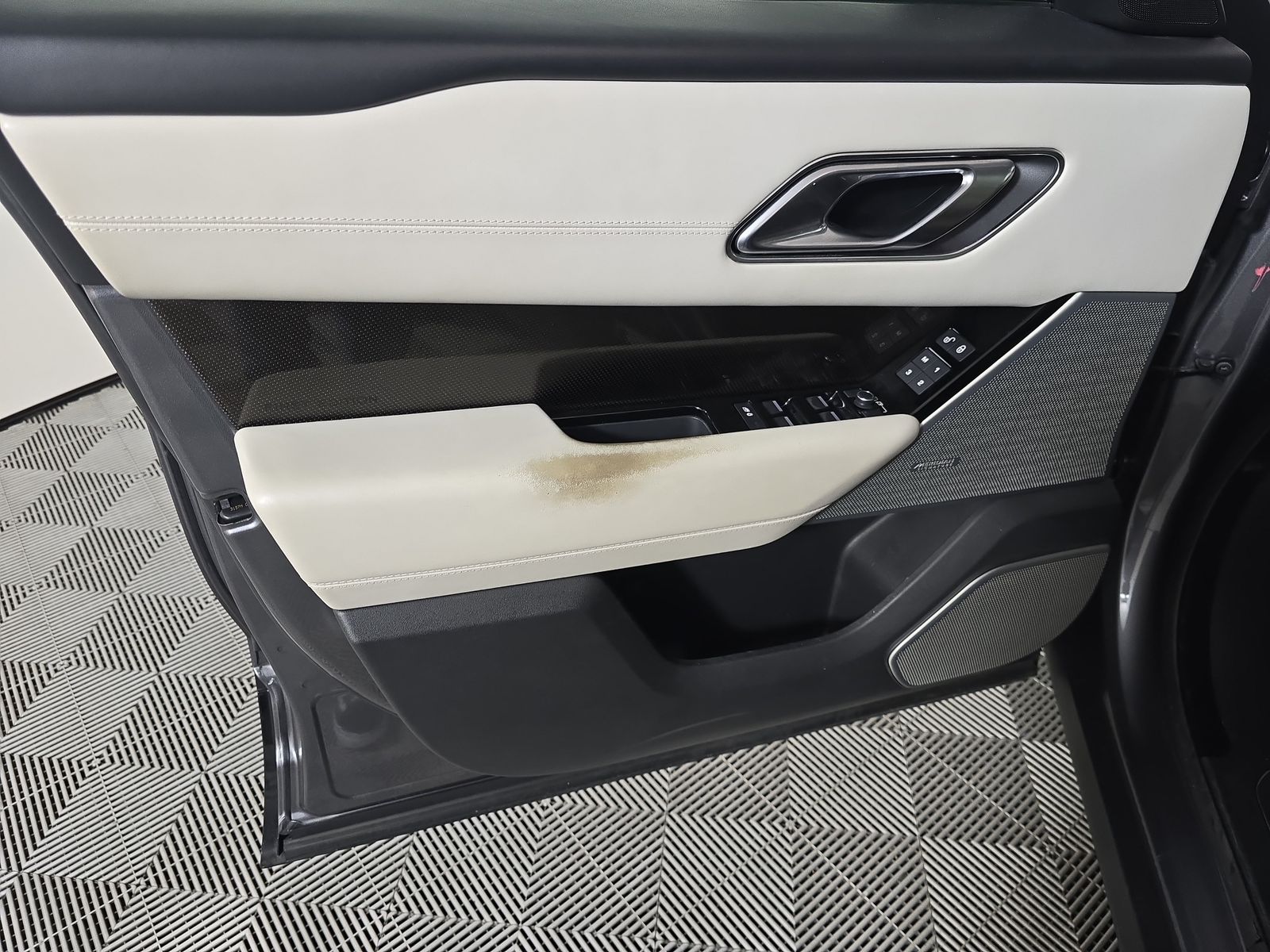 2018 Land Rover Range Rover Velar R-Dynamic HSE AWD