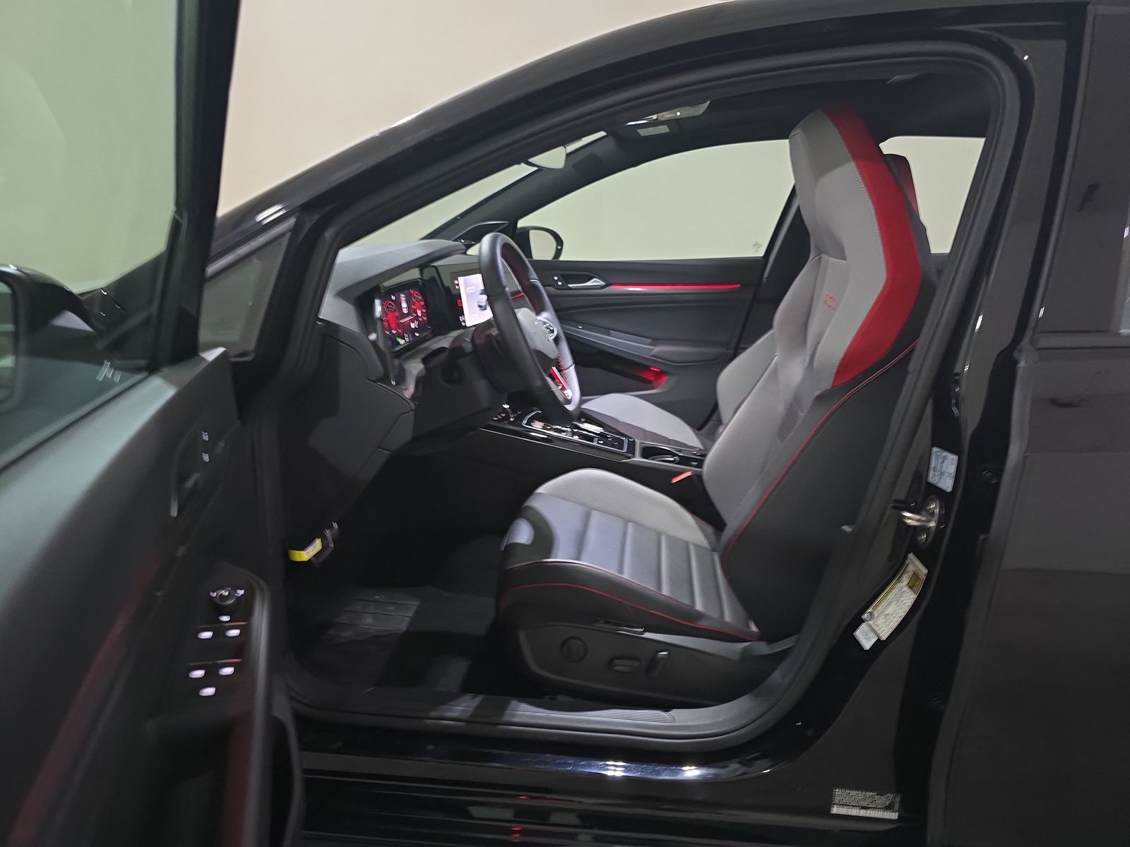 2023 Volkswagen Golf GTI 2.0T SE FWD