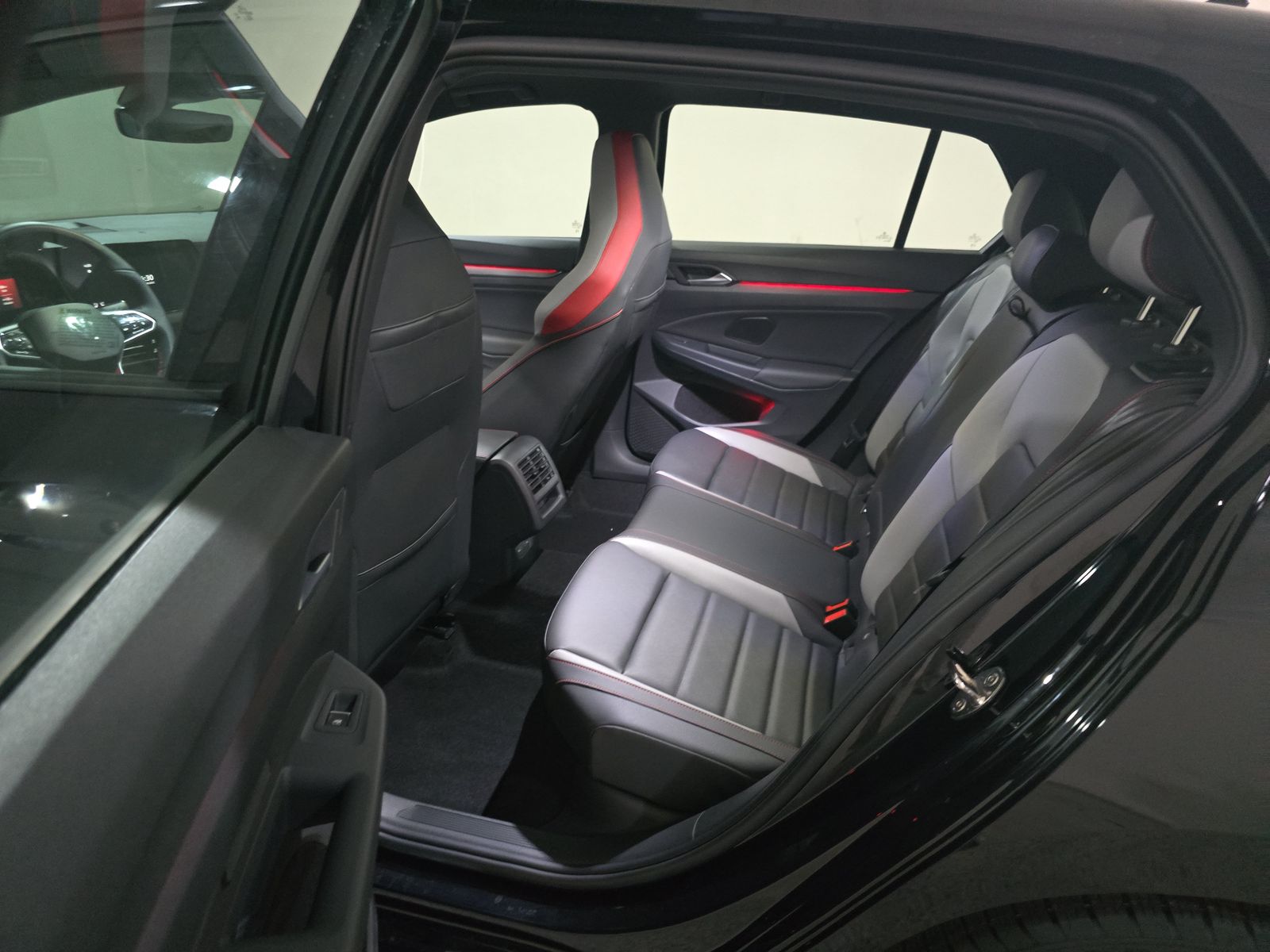 2023 Volkswagen Golf GTI 2.0T SE FWD