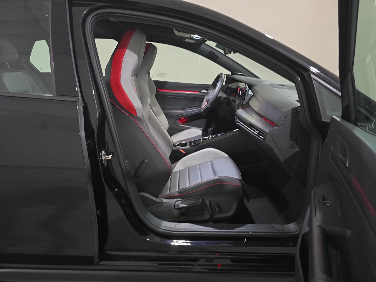 2023 Volkswagen Golf GTI 2.0T SE FWD