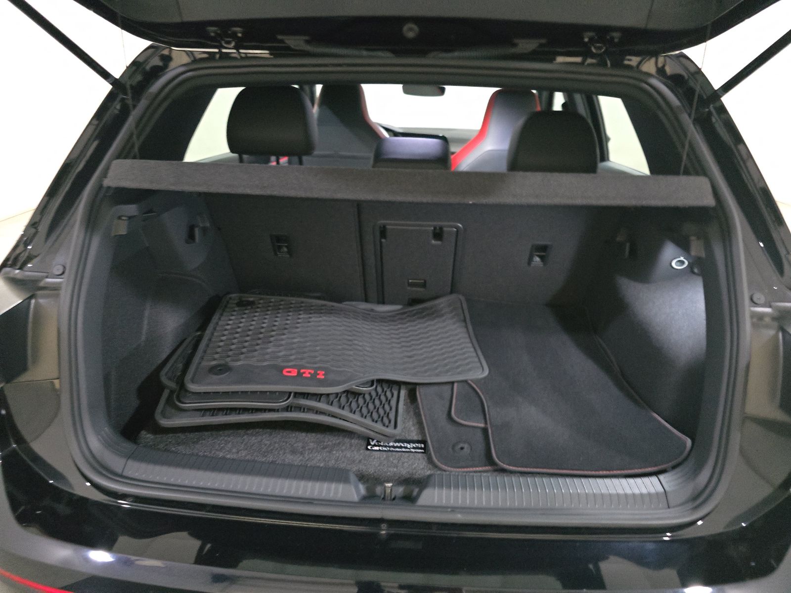 2023 Volkswagen Golf GTI 2.0T SE FWD