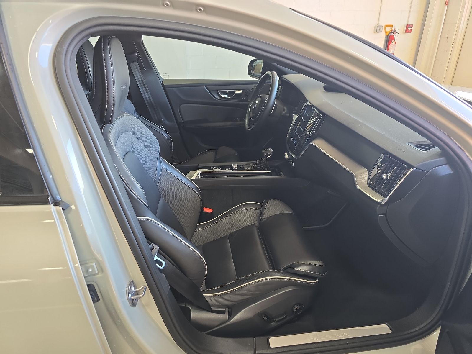 2019 Volvo S60 T5 R-Design FWD