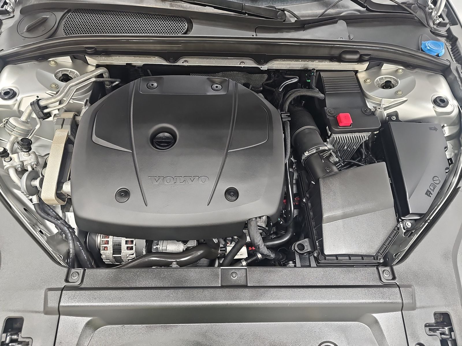 2018 Volvo S90 T5 Momentum FWD