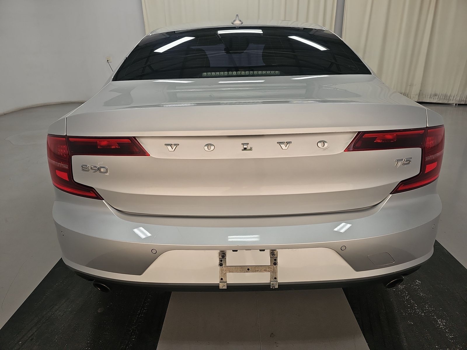 2018 Volvo S90 T5 Momentum FWD