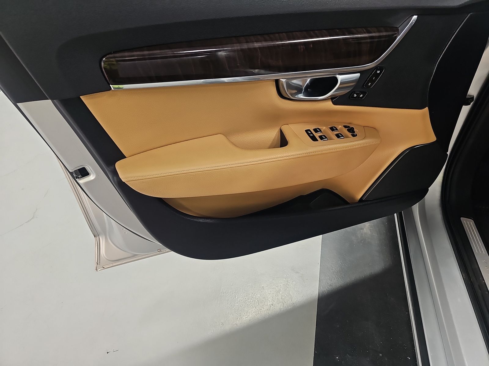 2018 Volvo S90 T5 Momentum FWD