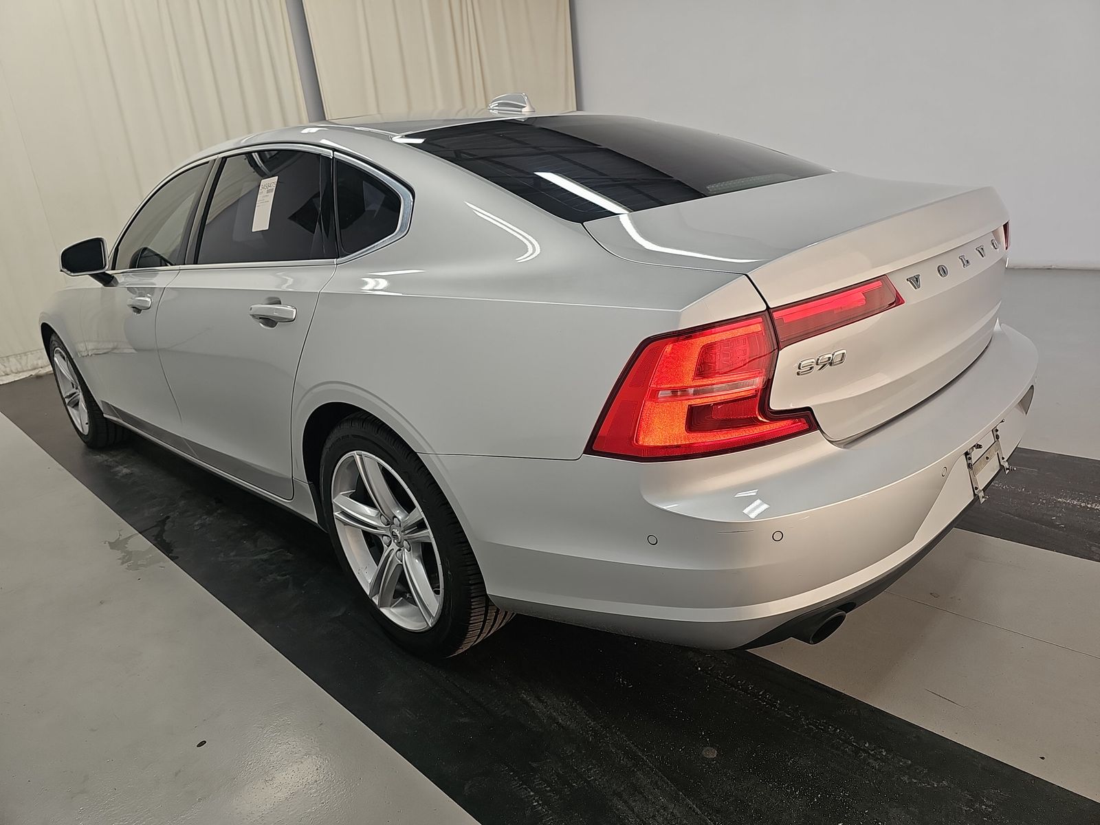 2018 Volvo S90 T5 Momentum FWD