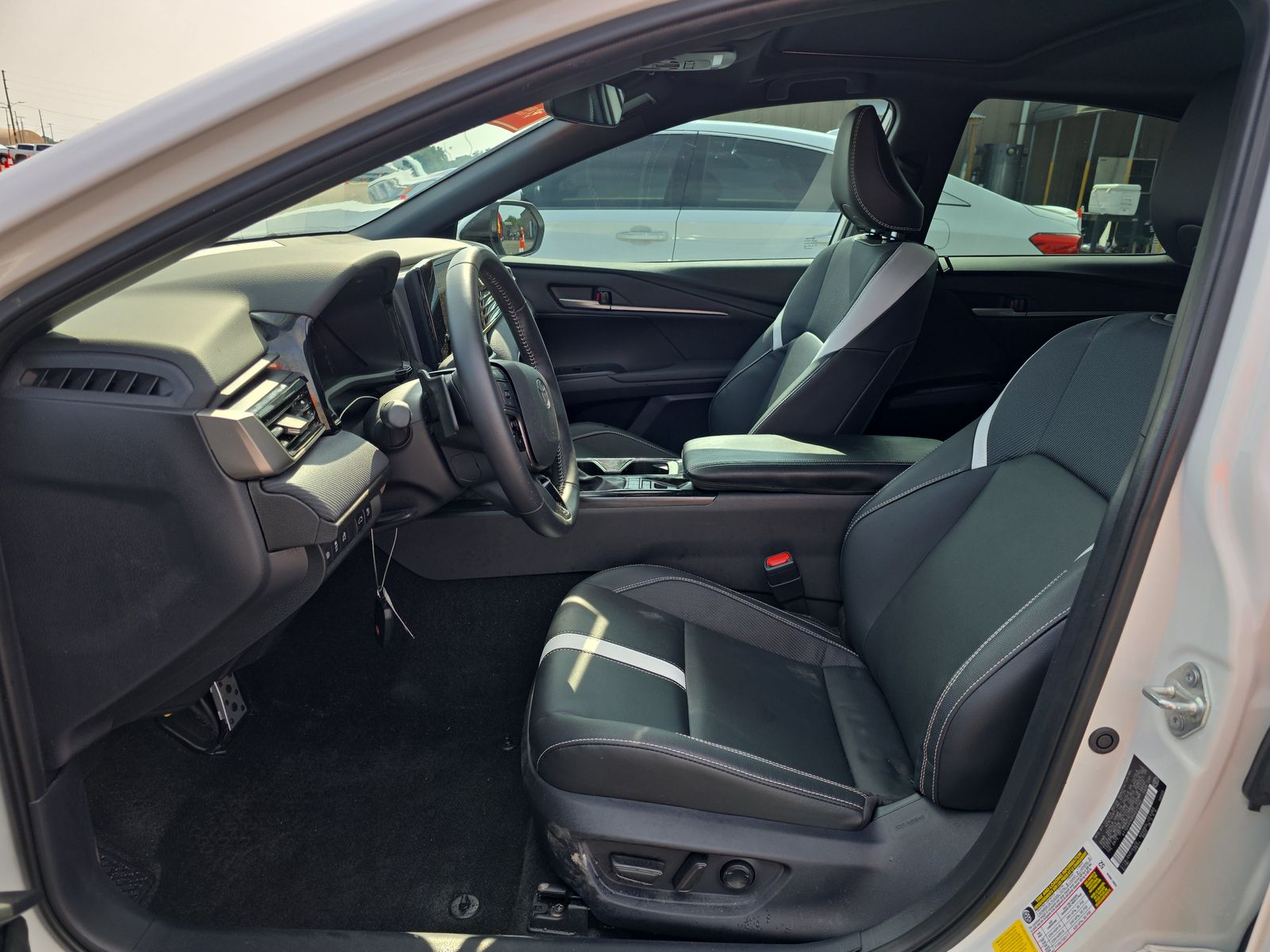2025 Toyota Camry SE FWD