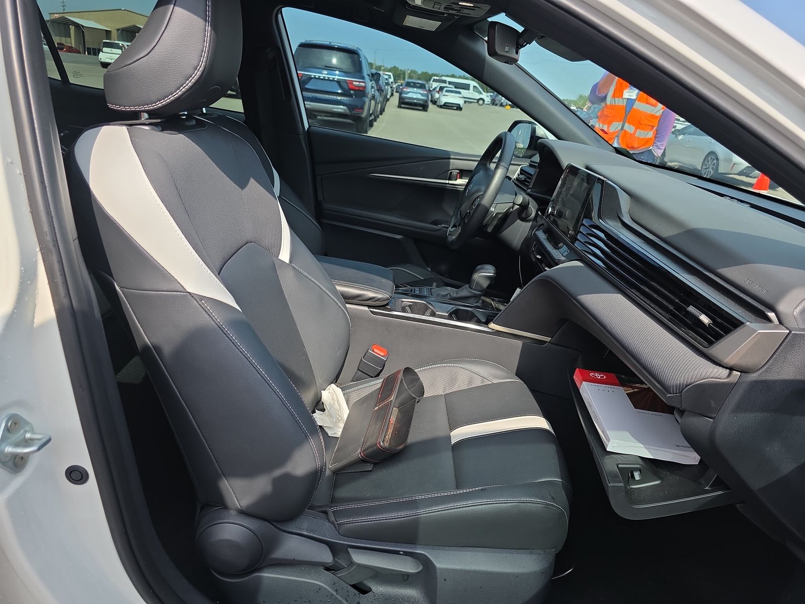 2025 Toyota Camry SE FWD