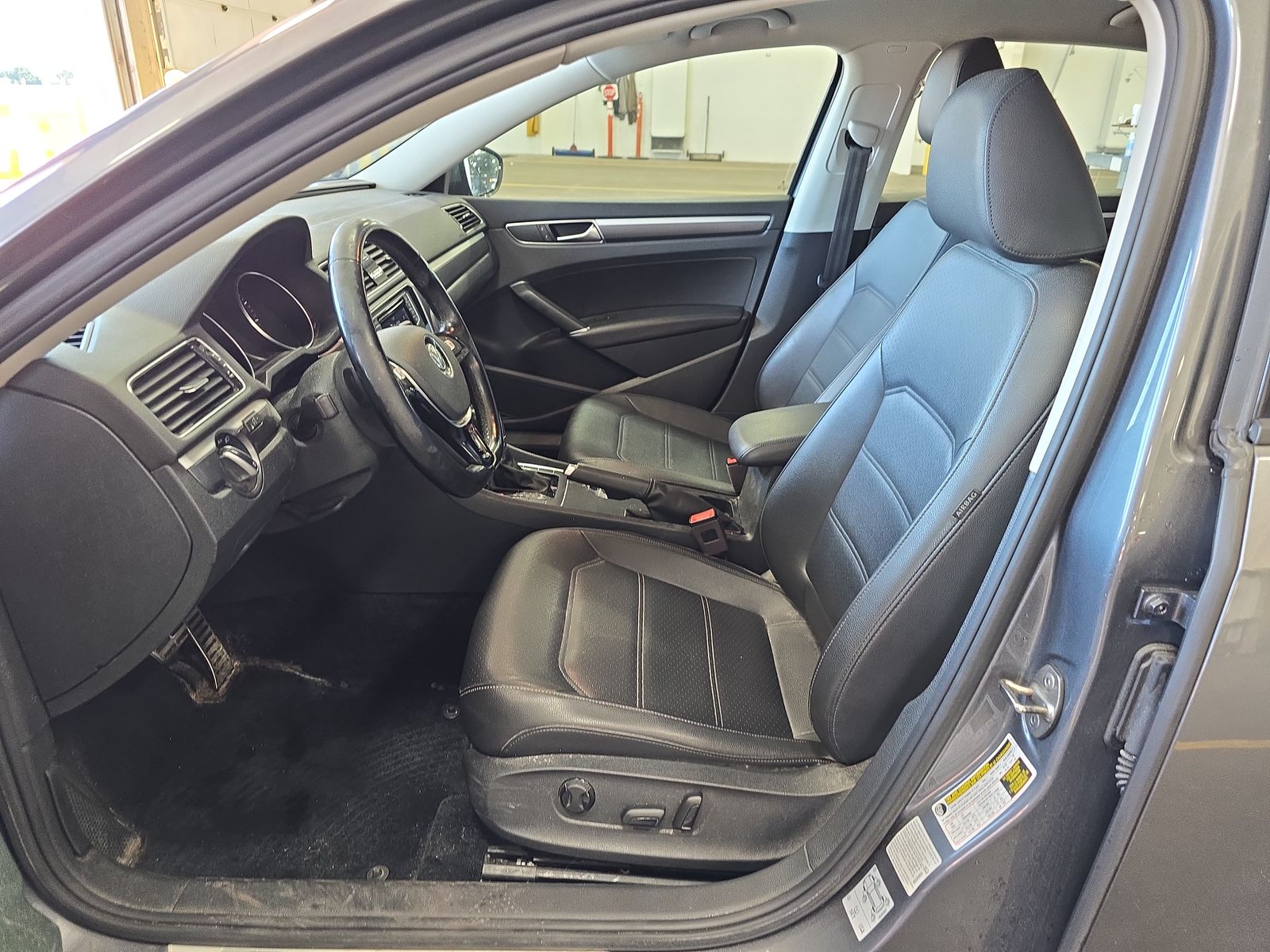2018 Volkswagen Passat 2.0T R-Line FWD