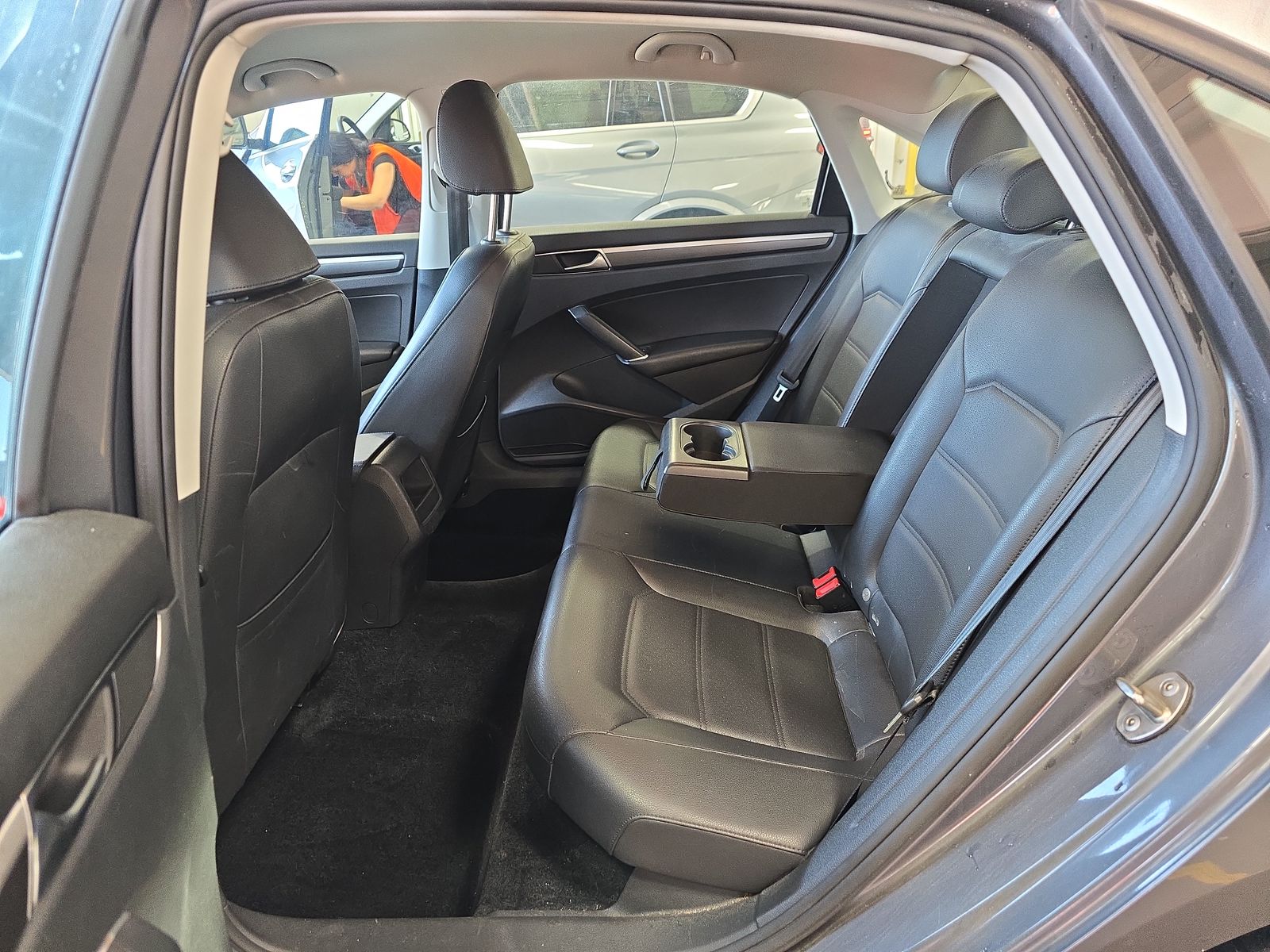 2018 Volkswagen Passat 2.0T R-Line FWD