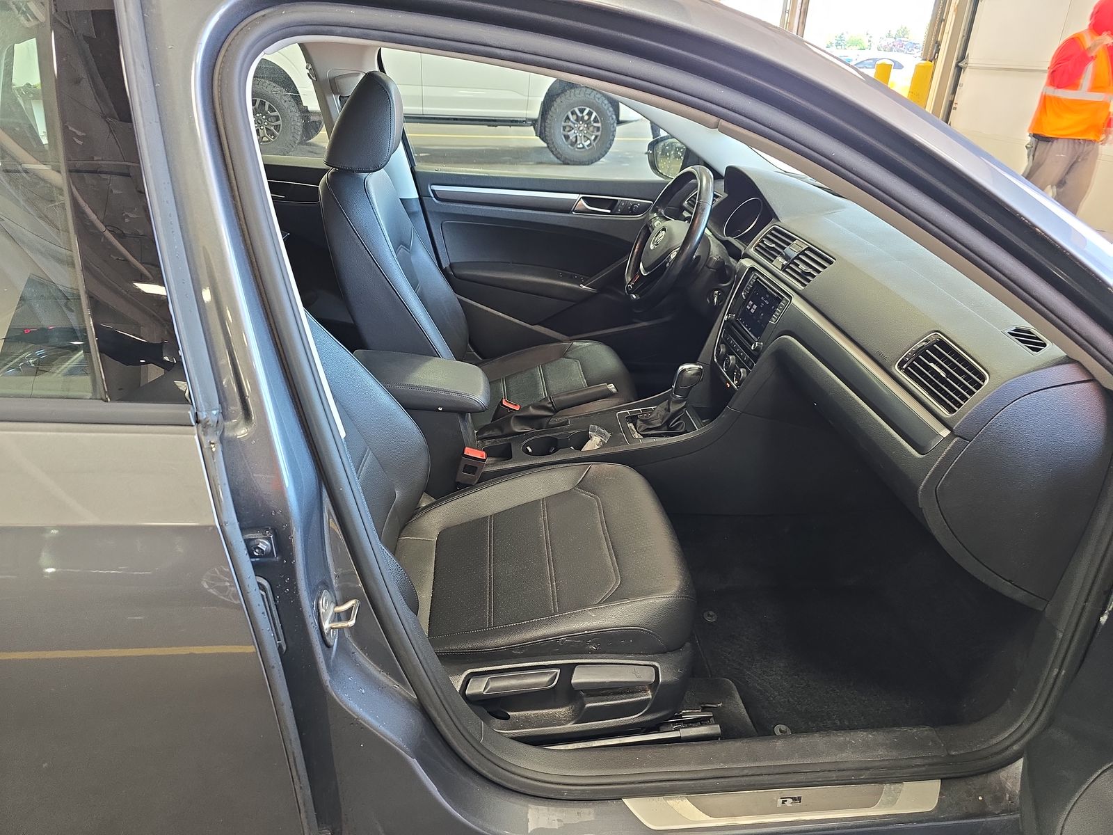 2018 Volkswagen Passat 2.0T R-Line FWD