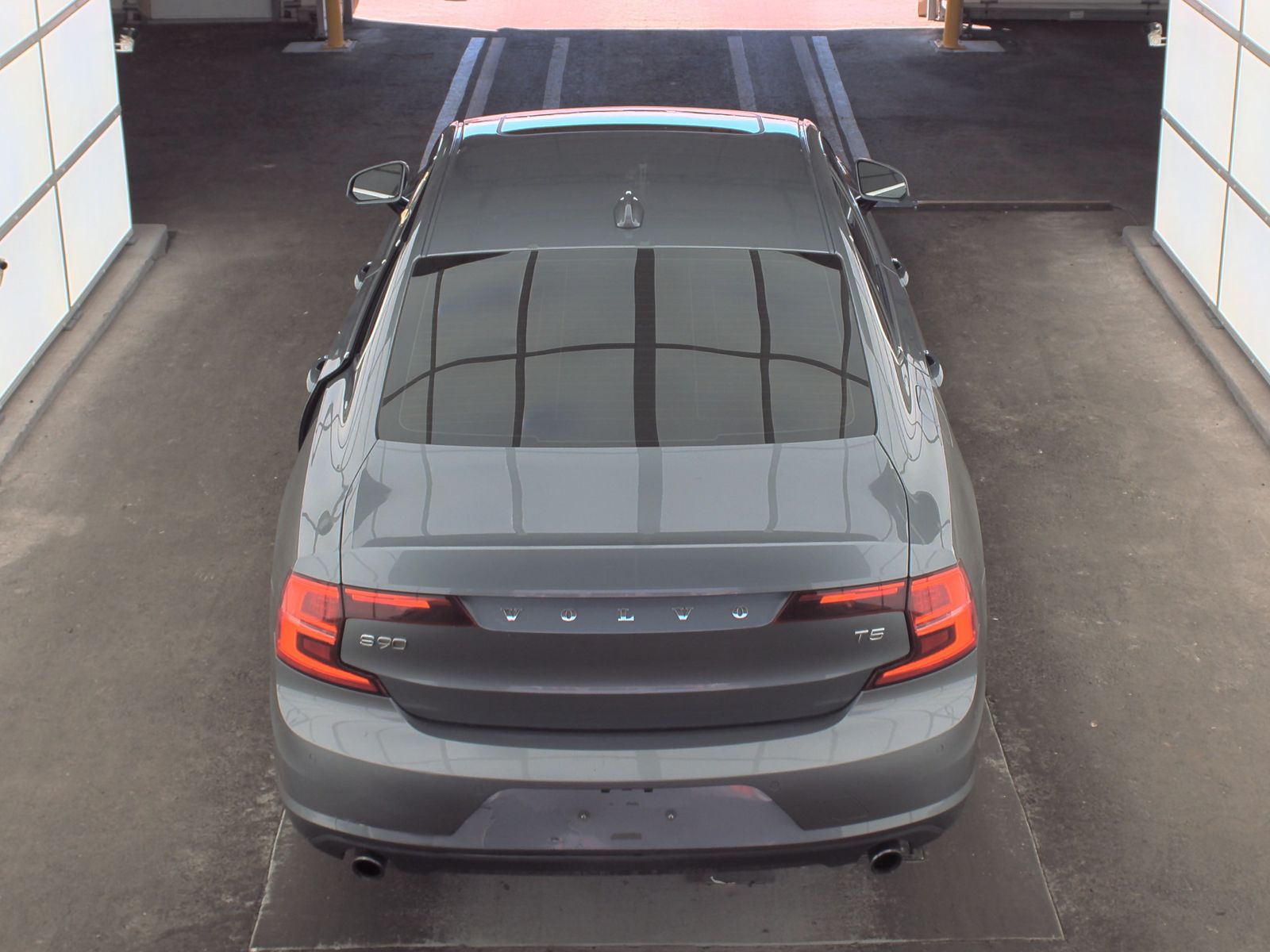 2017 Volvo S90 T5 Momentum FWD